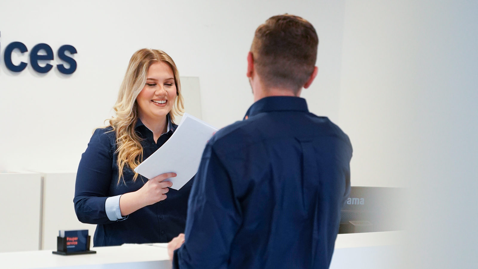 immo - Services Unter&shy;nehmen Team Empfang